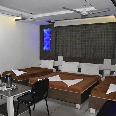 Midtown Hotel Ahmedabad Exterior photo